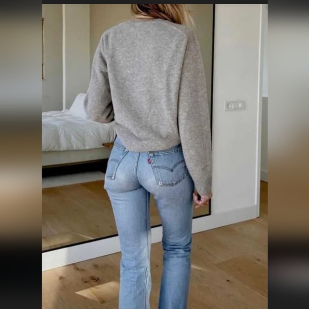 Levi's 501 Classic Fit Straight leg Ripped Distressed Jeans